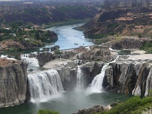 Trail to Shoshone Falls