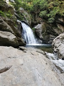 Bingham Falls Parking & Trailhead