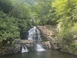 Hawk Falls Parking & Trailhead