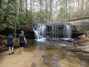 Raven Cliff Falls Trailhead