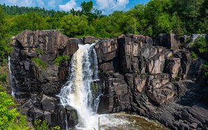 Pigeon Falls and Middle Falls Trailhead